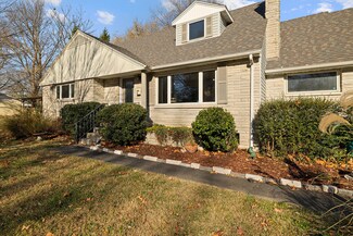 2369 E Seminole St, Springfield, MO 65804