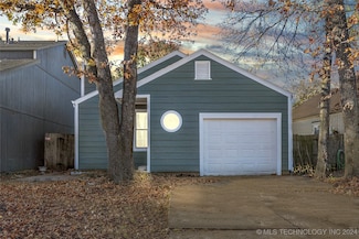 1810 W 62nd St S, Tulsa, OK 74132