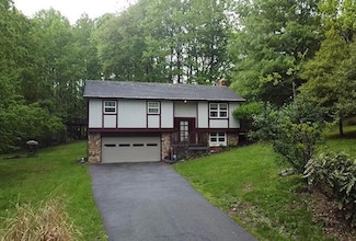 3257 Beeson Rd, Lashmeet, WV 24733