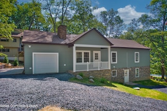 269 Stafford Dr, Saw Creek, PA 18324