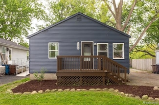 1896 Spaulding Rd, Monroe, MI 48162