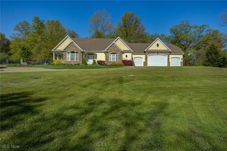 2586 River Rd, Willoughby Hills, OH 44094