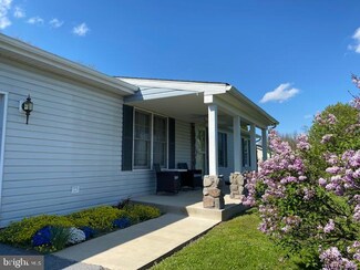 8025 Hillside Dr, Middletown, VA 22645