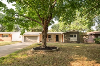 2011 E Rosebrier St, Springfield, MO 65804