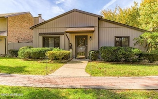 5 Sudbury Ct, East Brunswick, NJ 08816