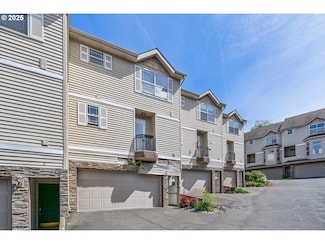 12142 NE Fremont St Unit 11, Portland, OR 97220