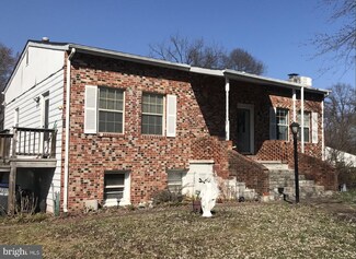 8304 Maplewood Dr, Manassas, VA 20111