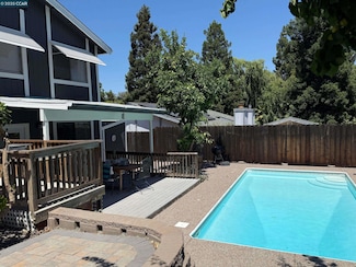 1274 Maywood Ln, Martinez, CA 94553