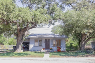 502 22nd St, Hondo, TX 78861