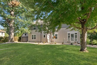 212 Oak Knoll Blvd, Mankato, MN 56001