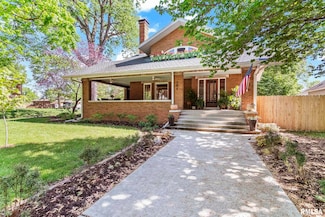 204 Tremont St, Lincoln, IL 62656