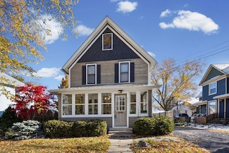 517 Bunker St, Woodstock, IL 60098