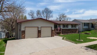 2508 12th Ave NW, Mandan, ND 58554