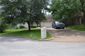 2003 Sandalwood Ln, Bryan, TX 77807