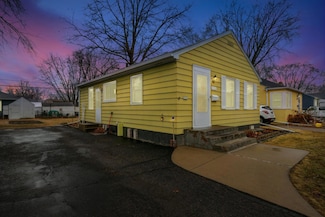 2072 Case Ave E, Saint Paul, MN 55119