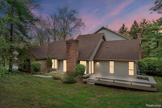 4612 Golf View Dr Unit 80, Brighton, MI 48116