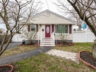 70 Somerset Ave, Riverside, RI 02915