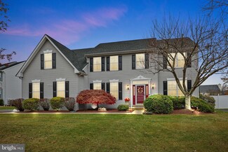 909 Red Coat Farm Dr, Chalfont, PA 18914