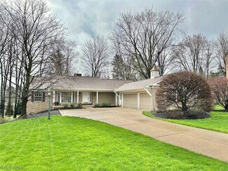 8181 Daventree Dr, Brecksville, OH 44141