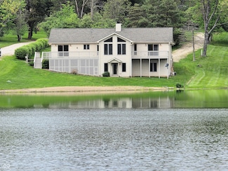 515 Hoover Dr, Princes Lakes, IN 46164