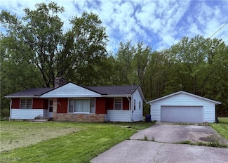 2442 Ridgewood Dr, Newton Falls, OH 44444