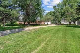 2033 Ridgeview Rd, Salina, KS 67401