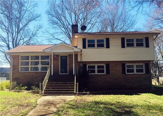 12218 Oakhaven Dr, Charlotte, NC 28273