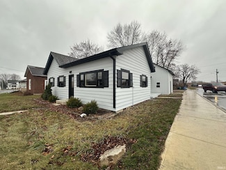 121 N Mulberry St, Churubusco, IN 46723