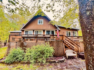 124 Roundhill Rd, Dingmans Ferry, PA 18328