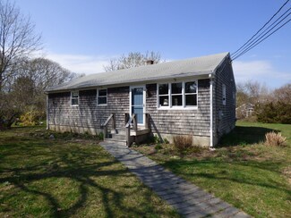 7 Richmond Ave, Oak Bluffs, MA 02568