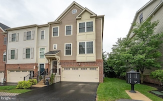 210 Skylar Ln, Chesterbrook, PA 19087