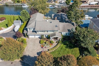 71 Overlea St E, Massapequa Park, NY 11762