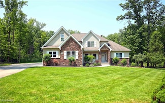9030 Knotty Pine Ln, Chardon, OH 44024