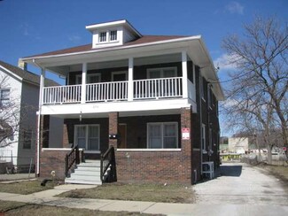 655 Woodlawn Ave, Aurora, IL 60506