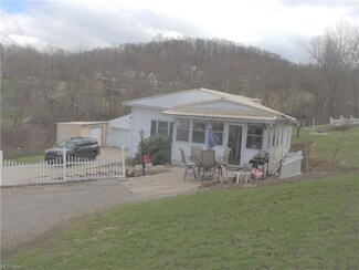 206 Gordon St Unit Rear, Bowerston, OH 44695