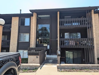 6151 Knoll Wood Rd Unit 306, Willowbrook, IL 60527