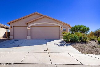 9130 S Whispering Pine Dr, Tucson, AZ 85756