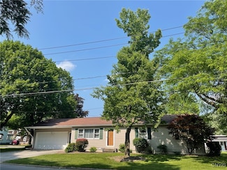 201 Sayles St, Oneida, NY 13421