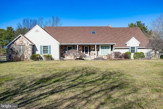 8 N Hockey Dr, Columbus, NJ 08022