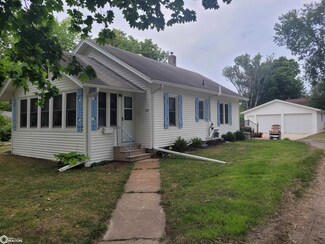 305 W Harrison Ave, Fairfield, IA 52556