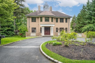 30A Shelter Rock Rd, Manhasset, NY 11030