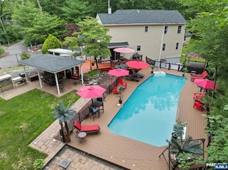 19 Elm St, Haskell, NJ 07420