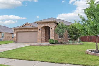 1083 Admiral Dr, Azle, TX 76020