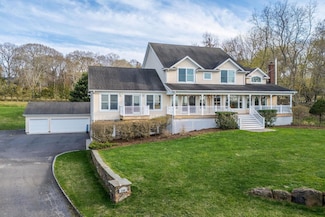 250 Naugles Dr, Mattituck, NY 11952