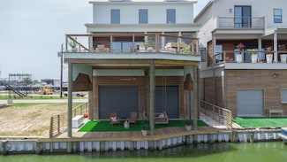 29 Cmdr Runco Ln, Taylor Lake Village, TX 77586