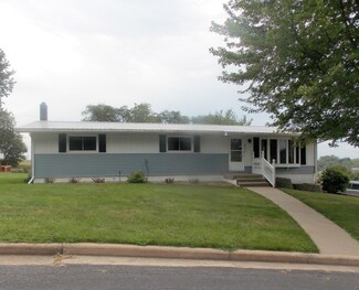 2610 Detroit St, Hazel Green, WI 53811