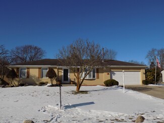 58889 Sunrise Ln, Elkhart, IN 46517