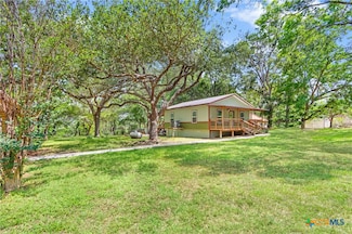 242 Meadow Lake Dr, Seguin, TX 78155