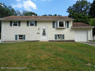 6 Kensington Dr, Howell, NJ 07731