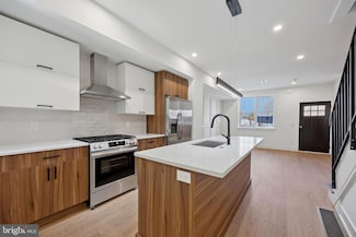 2504 E Cumberland St, Philadelphia, PA 19125